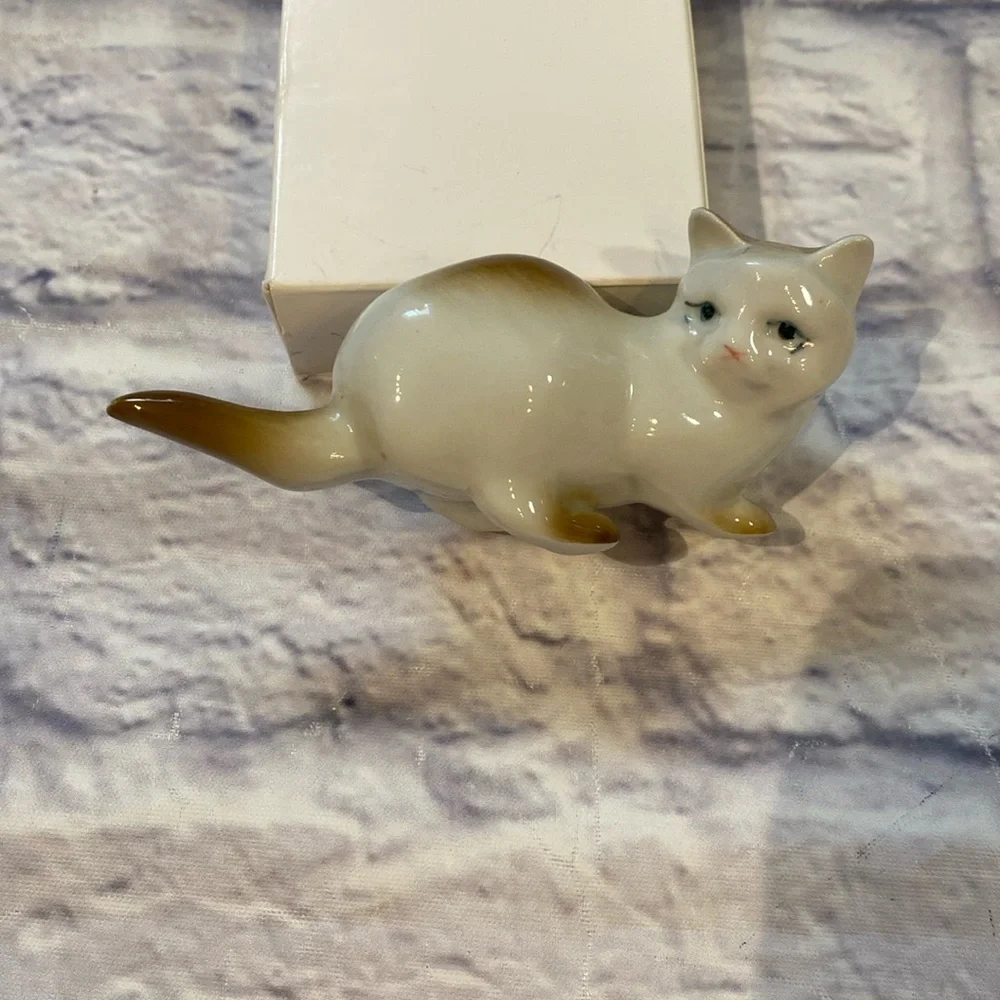 Zsolnay Vintage Hungarian Porcelain Cat Figurine - Picture 4 of 7